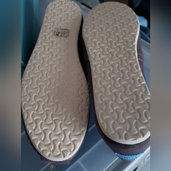 TOMS Canvas size 8 NWT - Picture 5 of 7